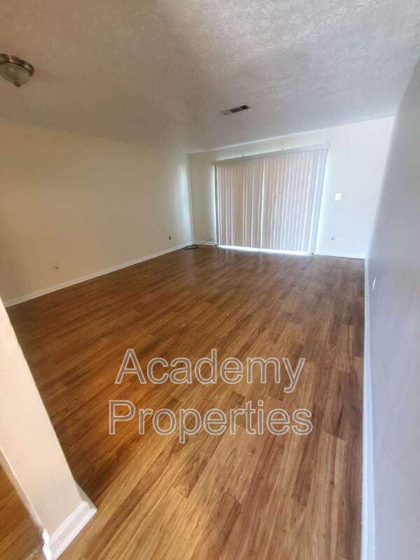 Photo - 200 Sheraton Ct