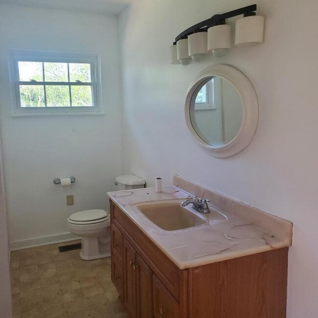 Photo - 766 Borden Rd