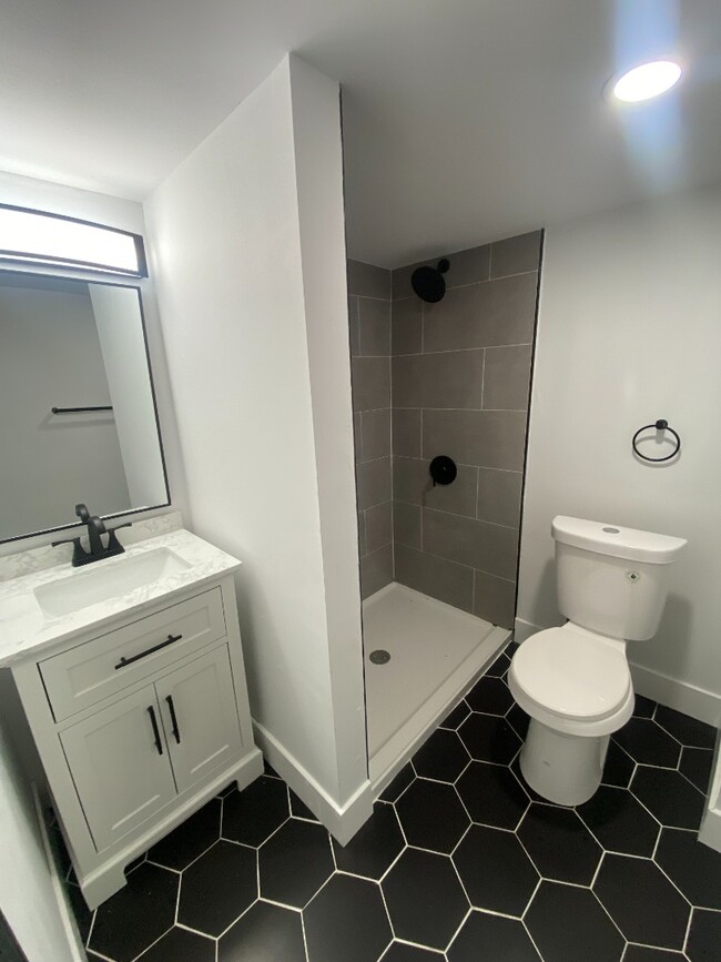 Photo - 2209 Shenandoah Ave Unit 3F