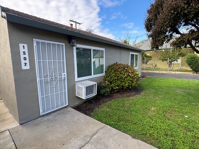 Building Photo - Cherokee Lane 1507-1509 Unit 1507 S. Cherokee Lane