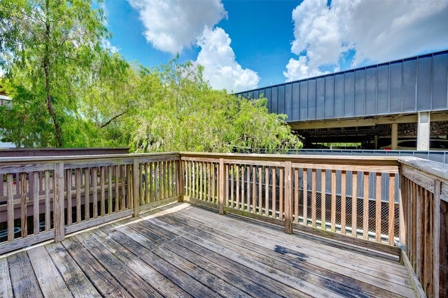 Building Photo - 1729 Reinerman St