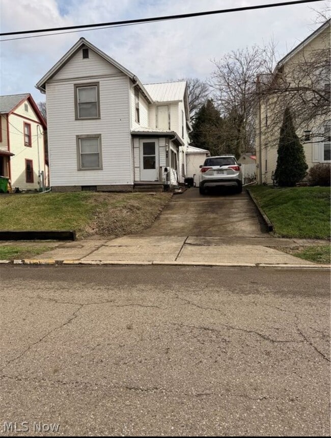 Building Photo - 326 N 15th St