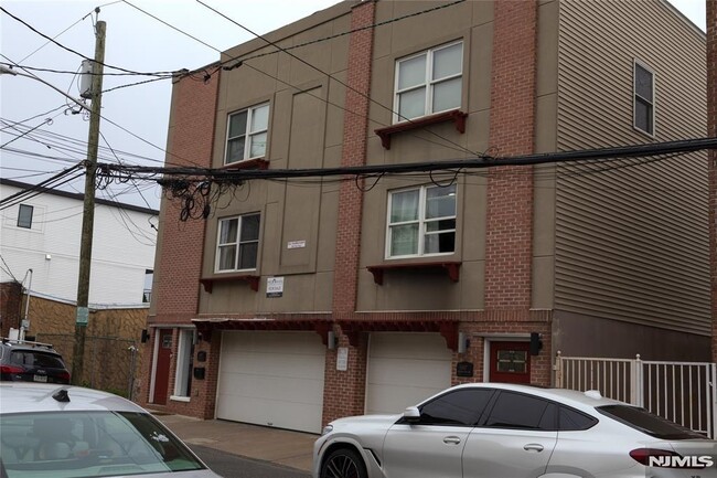 Building Photo - 6805 Meadowview Ave