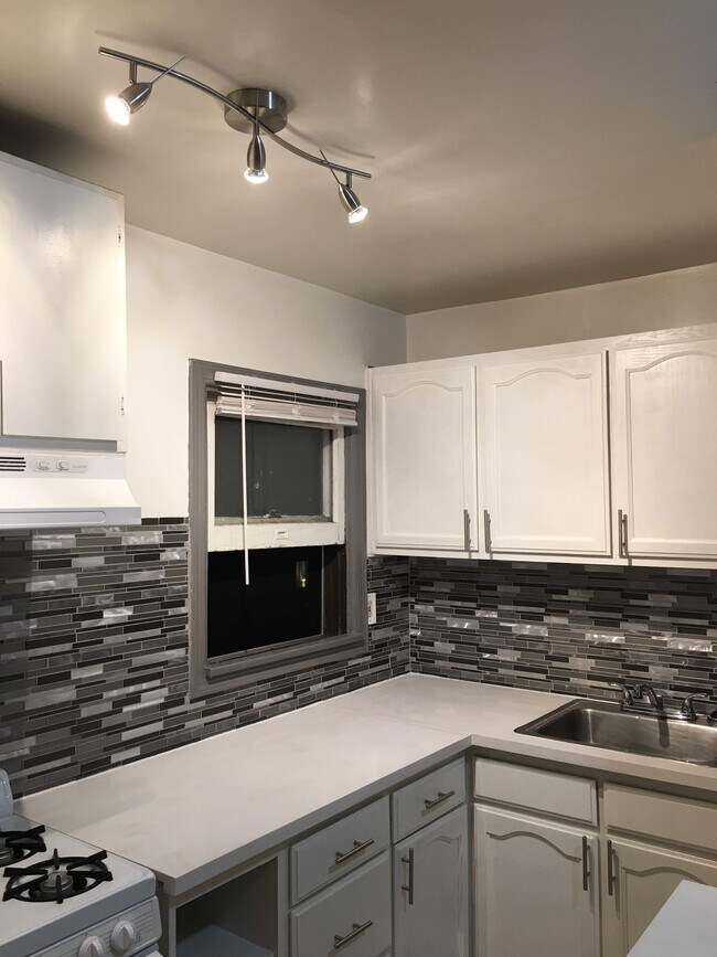 Photo - 1343 S Sycamore Ave Apartamentos Unidad 1343