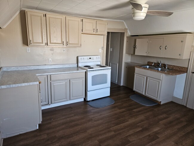 Photo - 211-211 E 2nd St Unidad 211C