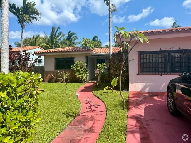 Building Photo - 1398 Normandy Dr Rental