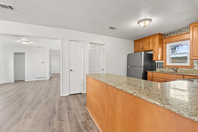 Photo - 505 Curry Ave