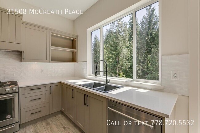 Photo - New Executive 6 Bedroom 4 Bathroom Home