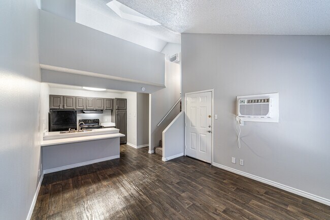 Kitchen - Regency Grove Apartments