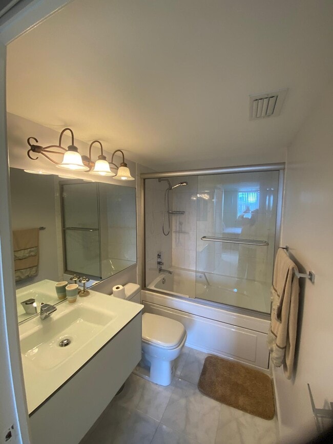 Building Photo - 19501 W Country Club Dr Unit 9601 Rental