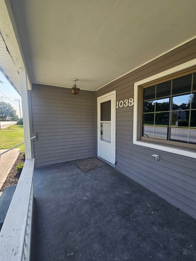 Photo - 1038 E Division St