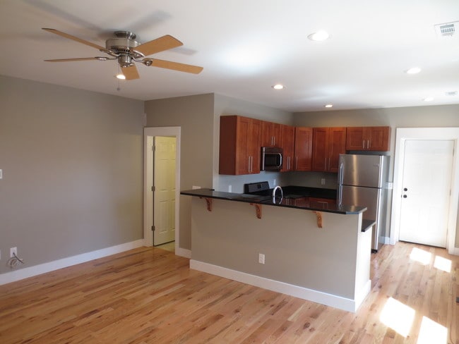 Photo - 1967 W 58th St Unidad 3