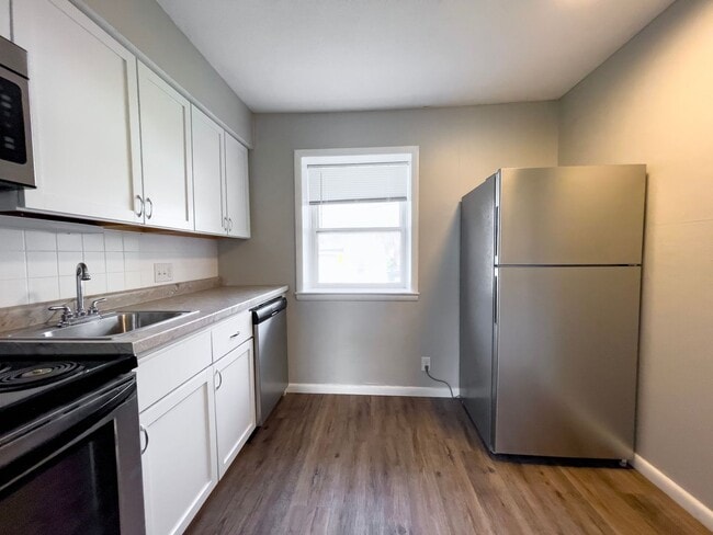 Photo - PRELEASING for AUGUST! Close to Campus Unit 2525 1/2 A