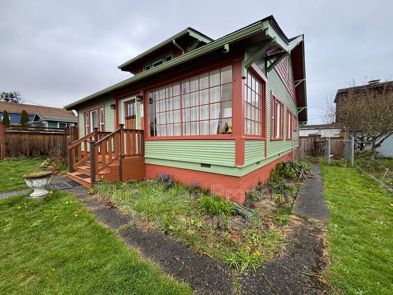 Photo - 1011 W 11th St