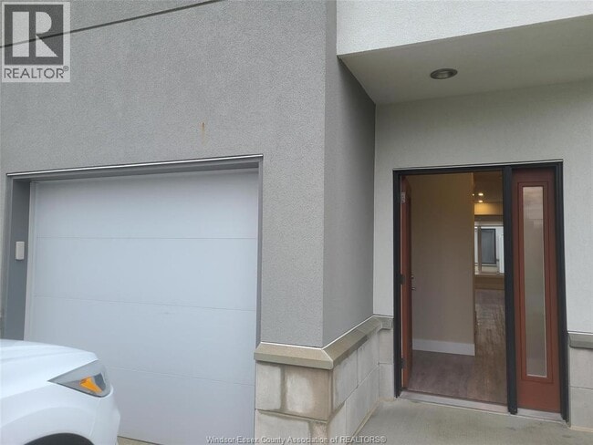 Photo - 550 Sandison St