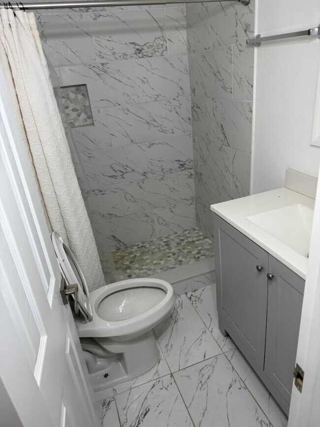 Photo - 407 St Clair St