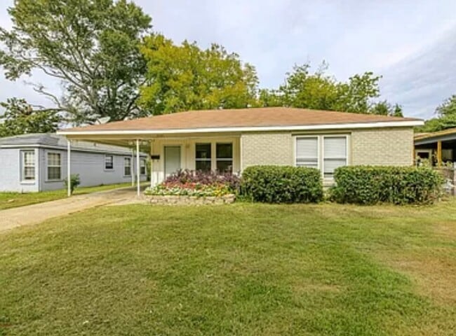 Building Photo - Check It Out! Rental