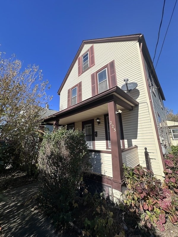 Photo - 223 E 27th St