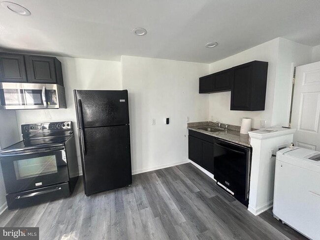 Building Photo - 717 Sansom St Unit 300 Rental