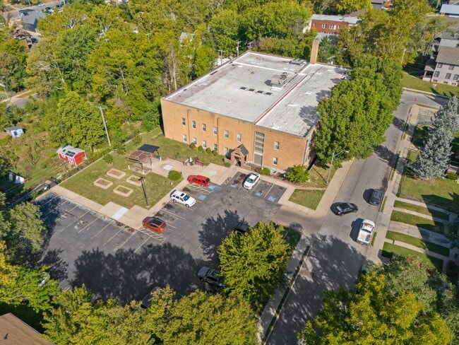 Come live in a 55+ community in an old sch... - Come live in a 55+ community in an old sch... Apartment Unit 203