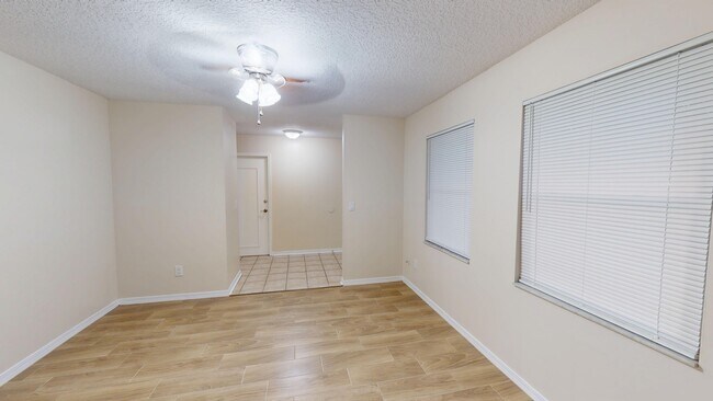 Photo - 680 Roger Sherman St