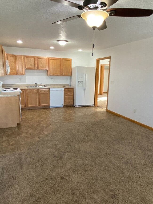 Building Photo - 222 Glenda Dr Unit B Rental