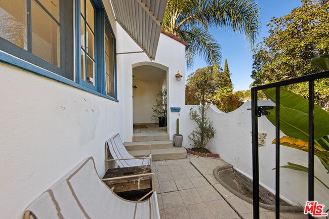 Photo - 2009 N New Hampshire Ave