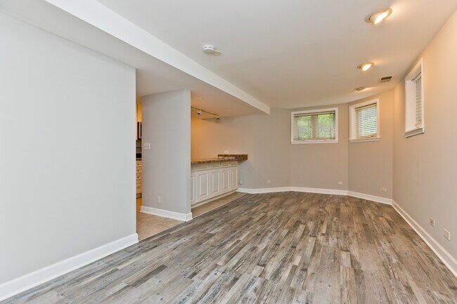 Photo - 1427 W Winona St Apartment Unit GDN