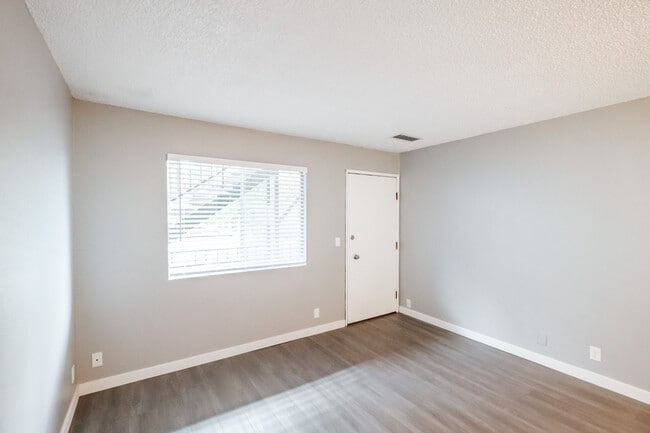 Photo - BEAUTIFULLY RENOVATED STUDIO'S... just blo...