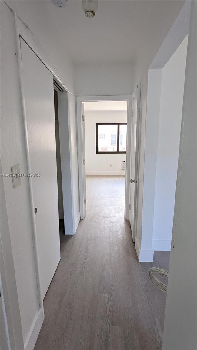Photo - 811 81st St Unidad 2