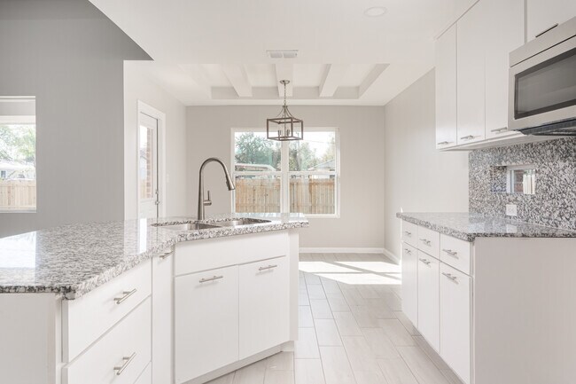 Photo - 2004 Ginger Ave