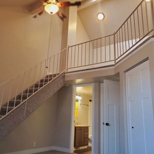 Photo - Spacious 2 Bed 1.5 Bath Townhome in Murray!