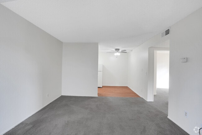1 BR, 1 BA - 528 SF