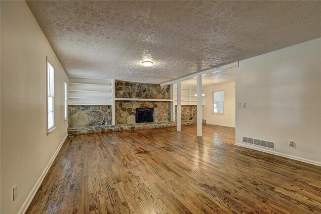 Photo - 4090 Knotty Oak Trail