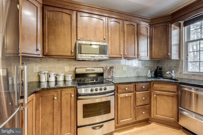 Photo - Waterfront Townhome Living in Sought-After Alexandria Location