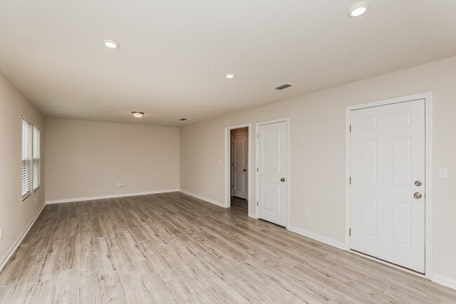 Photo - 6220 Travelers Rest Ct