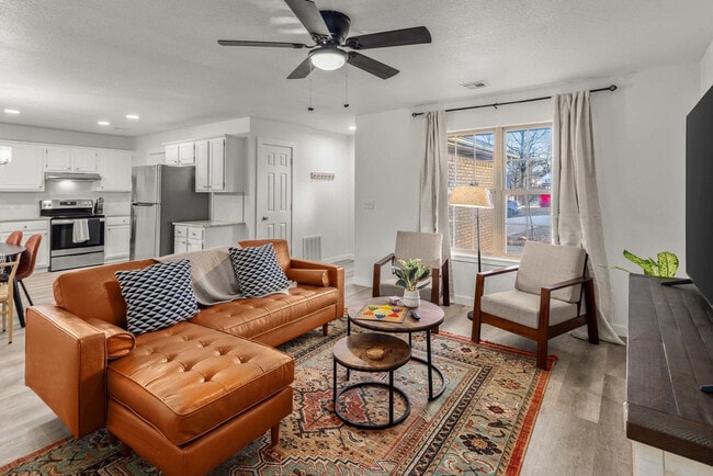 Building Photo - 1 Iris Way