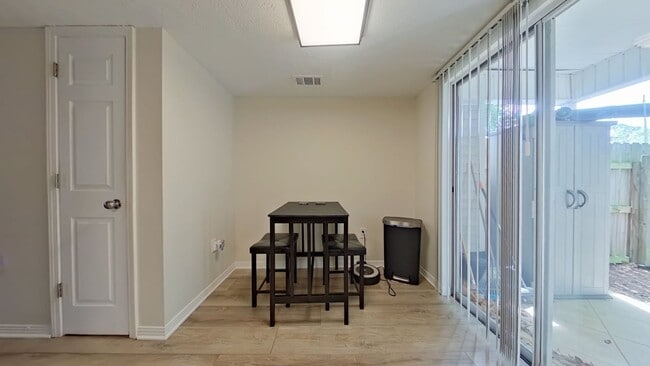 Photo - 5 Chatelaine Cir SE