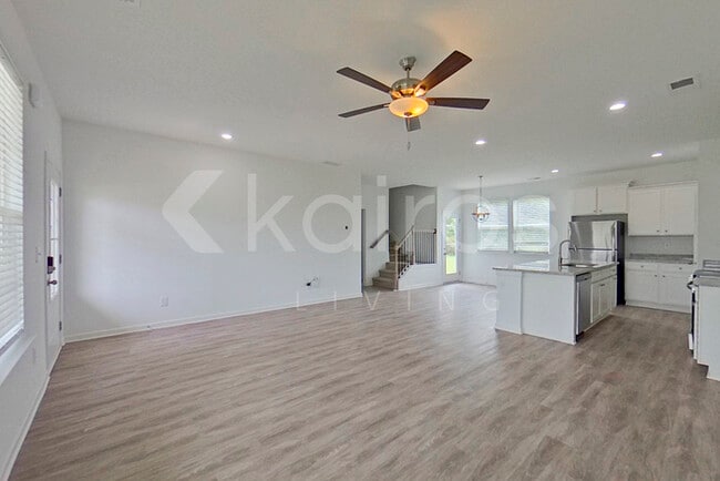 Photo - 308 Silver Maple Ln