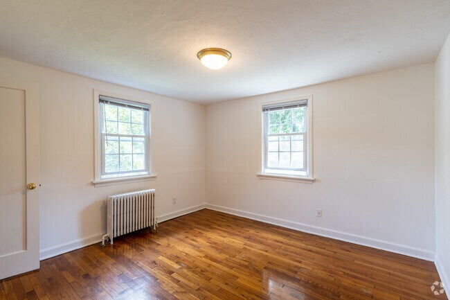 Bedroom 1 - 4 Rm, 2 Bd, 1 Ba - 700SF