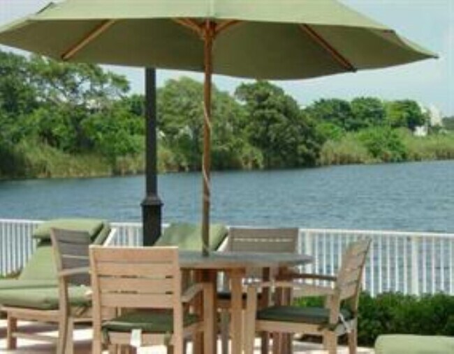 Photo - 2890 N Oakland Forest Dr Unidad 111