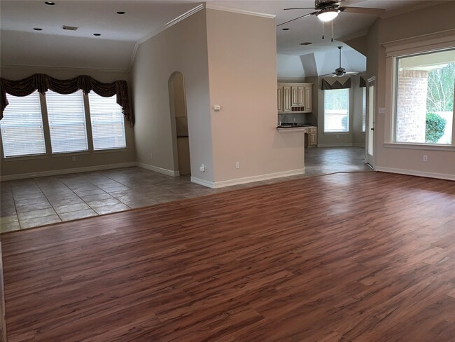 Photo - 1990 St Edmunds Crossing