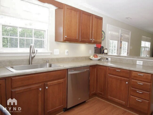 Photo - 1506 Cairo Way