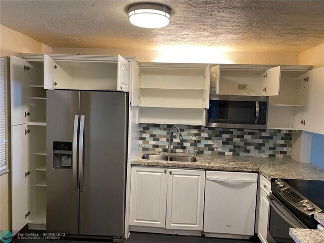 Photo - 290 Racquet Club Rd Unit 205