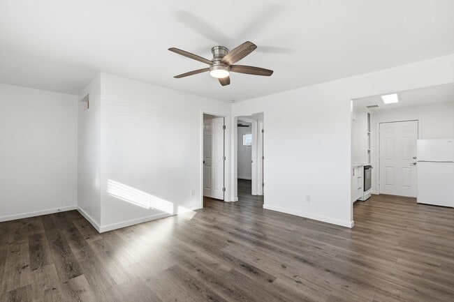 Building Photo - 1320 N 48th Pl Unit 2