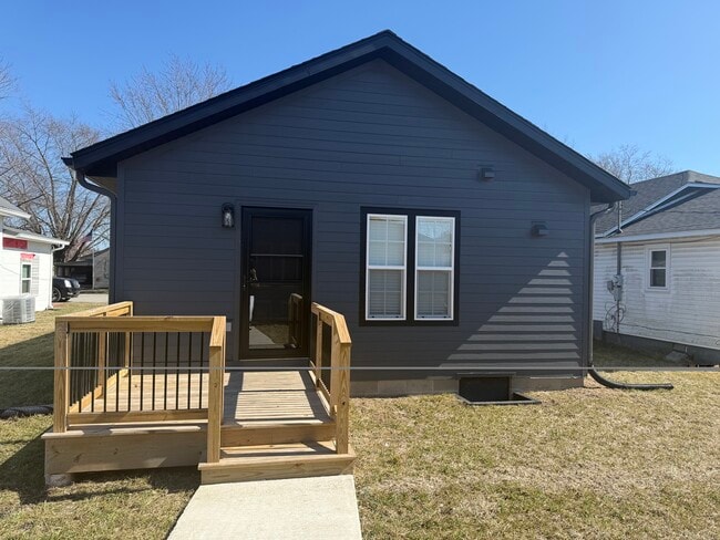 Photo - 1008 Milroy St