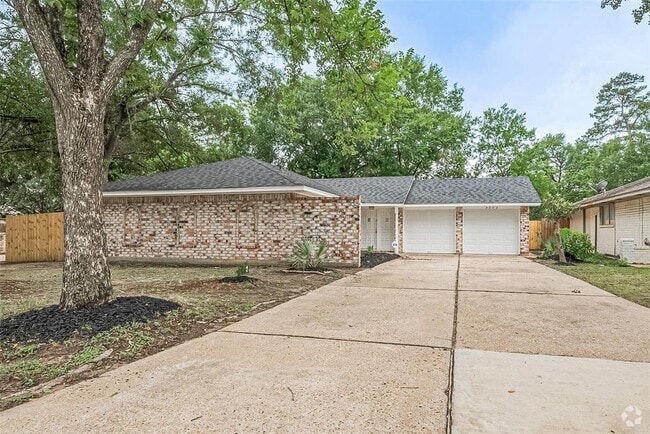 Building Photo - 9003 Chateau Forest Dr Rental
