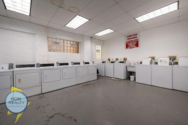 Photo - 6930 N Greenview Ave Unit 407