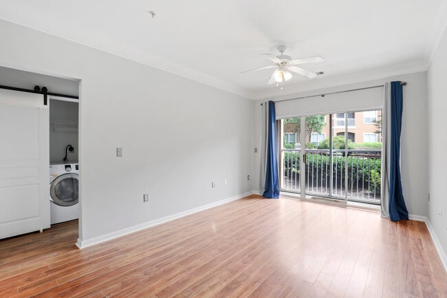 Vista desde la sala de estar y el patio - 10 Perimeter Summit Blvd NE Unidad 4144