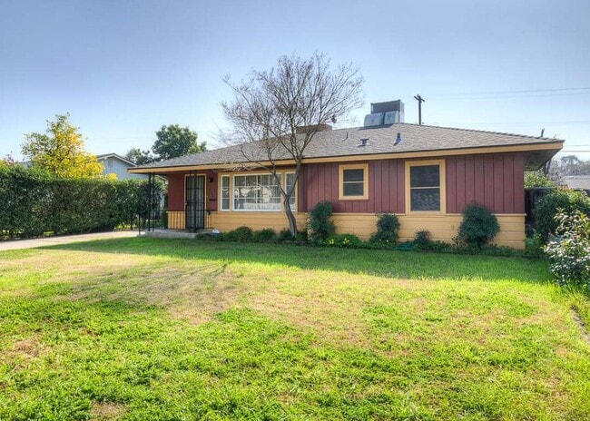 Building Photo - 2121 5th St